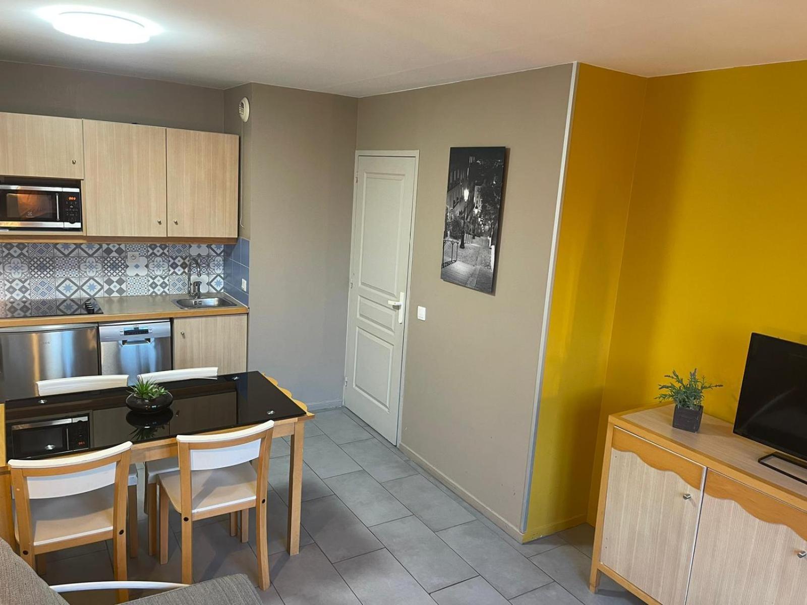 Appartement Near Disneyland Сери Екстериор снимка