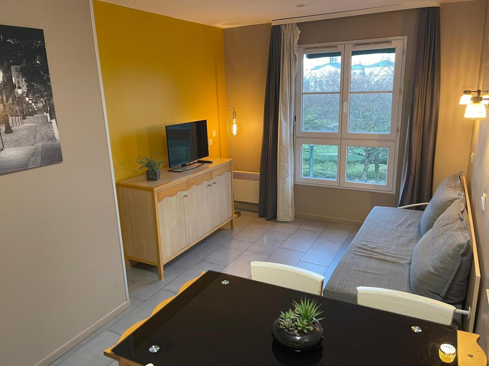 Appartement Near Disneyland Сери Екстериор снимка